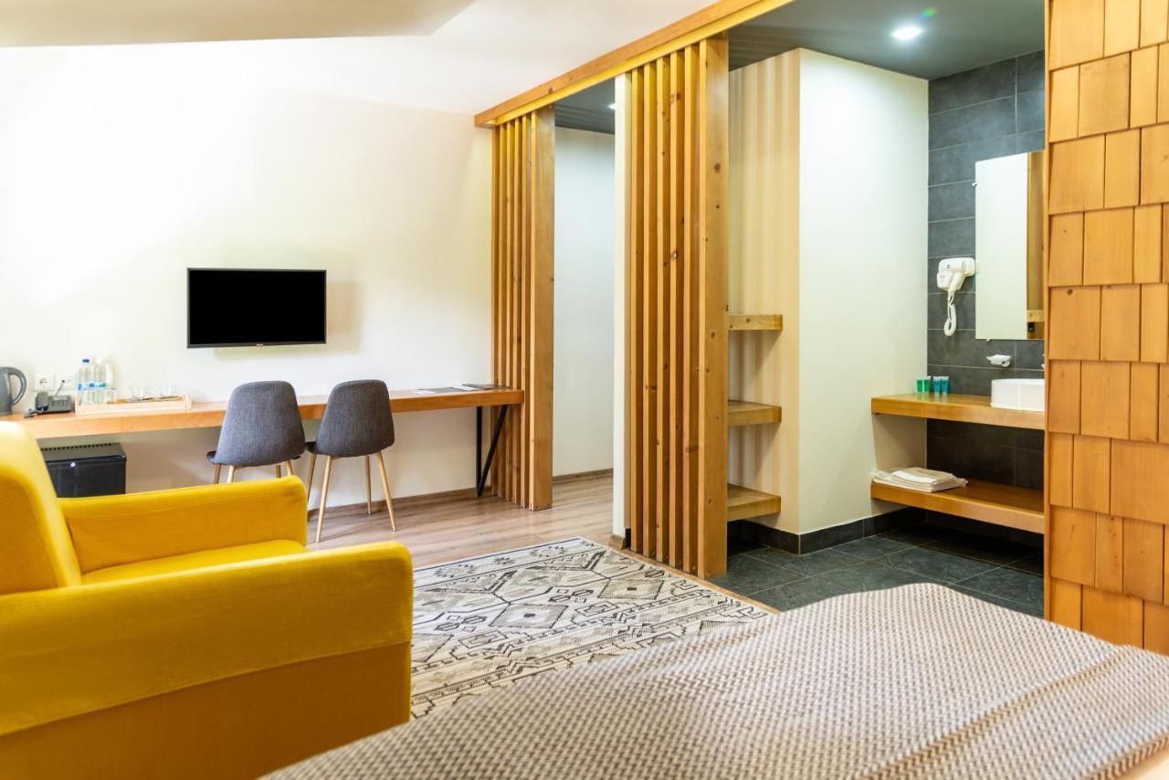 Bukville & Hotel 3*