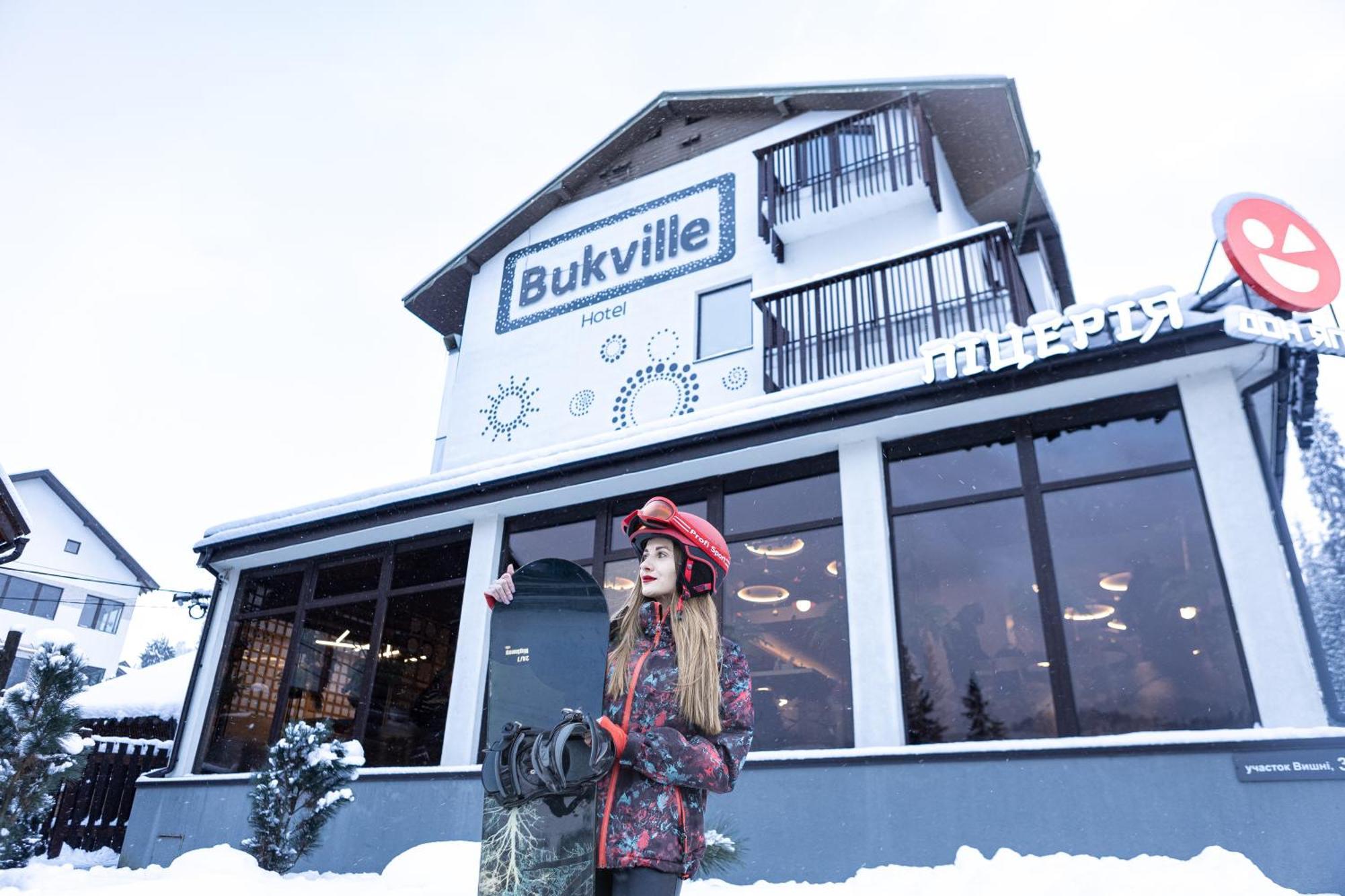 Bukville & Hotel 3*